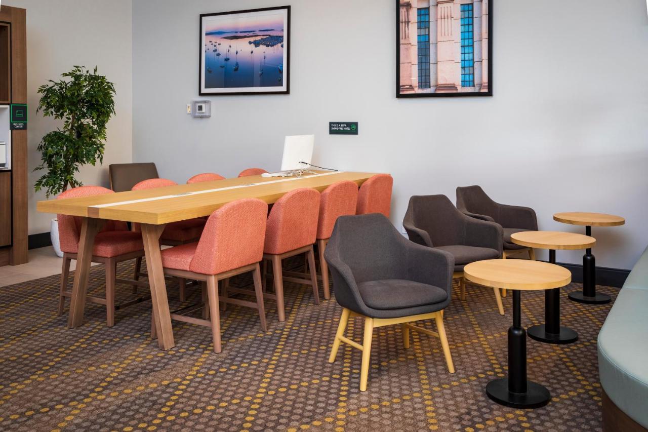 Holiday Inn Victoria - Elk Lake By Ihg Saanich Extérieur photo