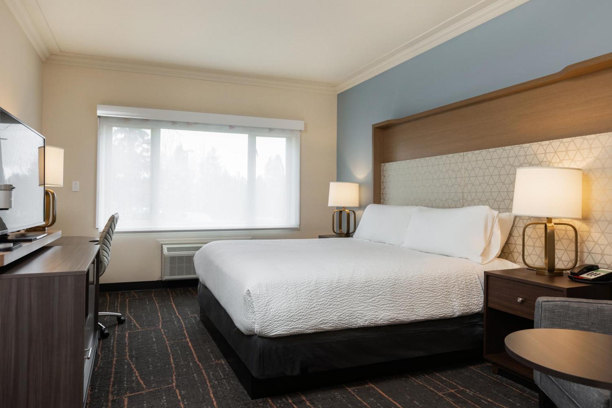 Holiday Inn Victoria - Elk Lake By Ihg Saanich Extérieur photo