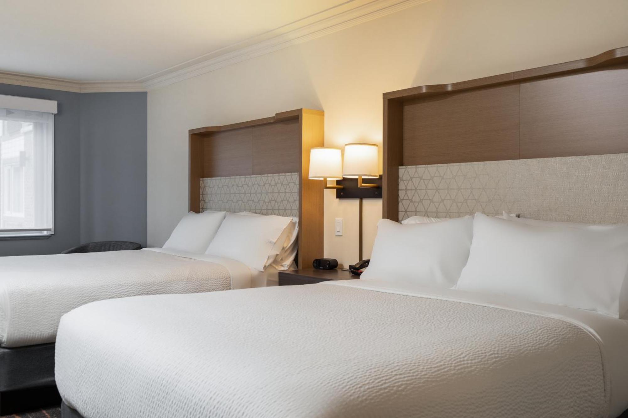 Holiday Inn Victoria - Elk Lake By Ihg Saanich Extérieur photo