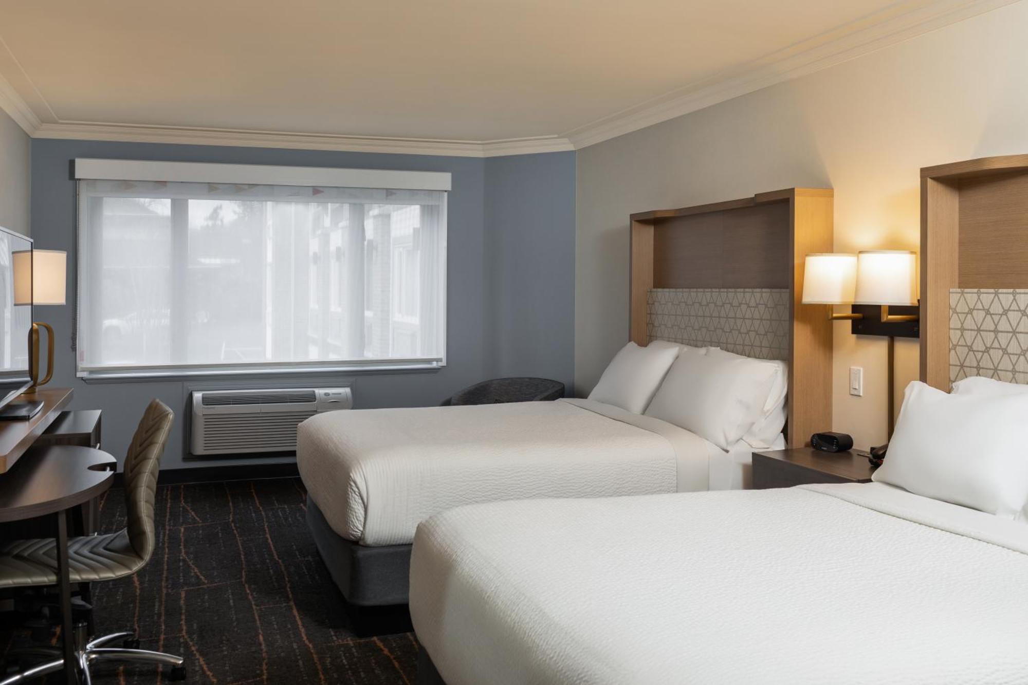 Holiday Inn Victoria - Elk Lake By Ihg Saanich Extérieur photo